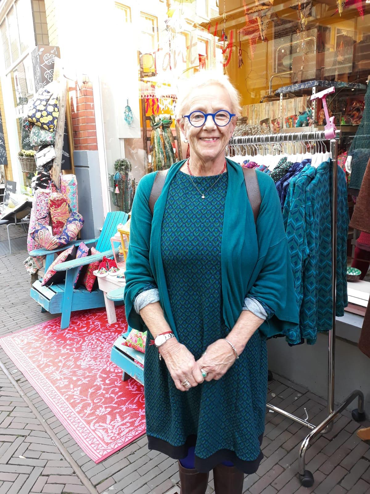 Hendrickje met nieuwe jurk. Deventer 2020