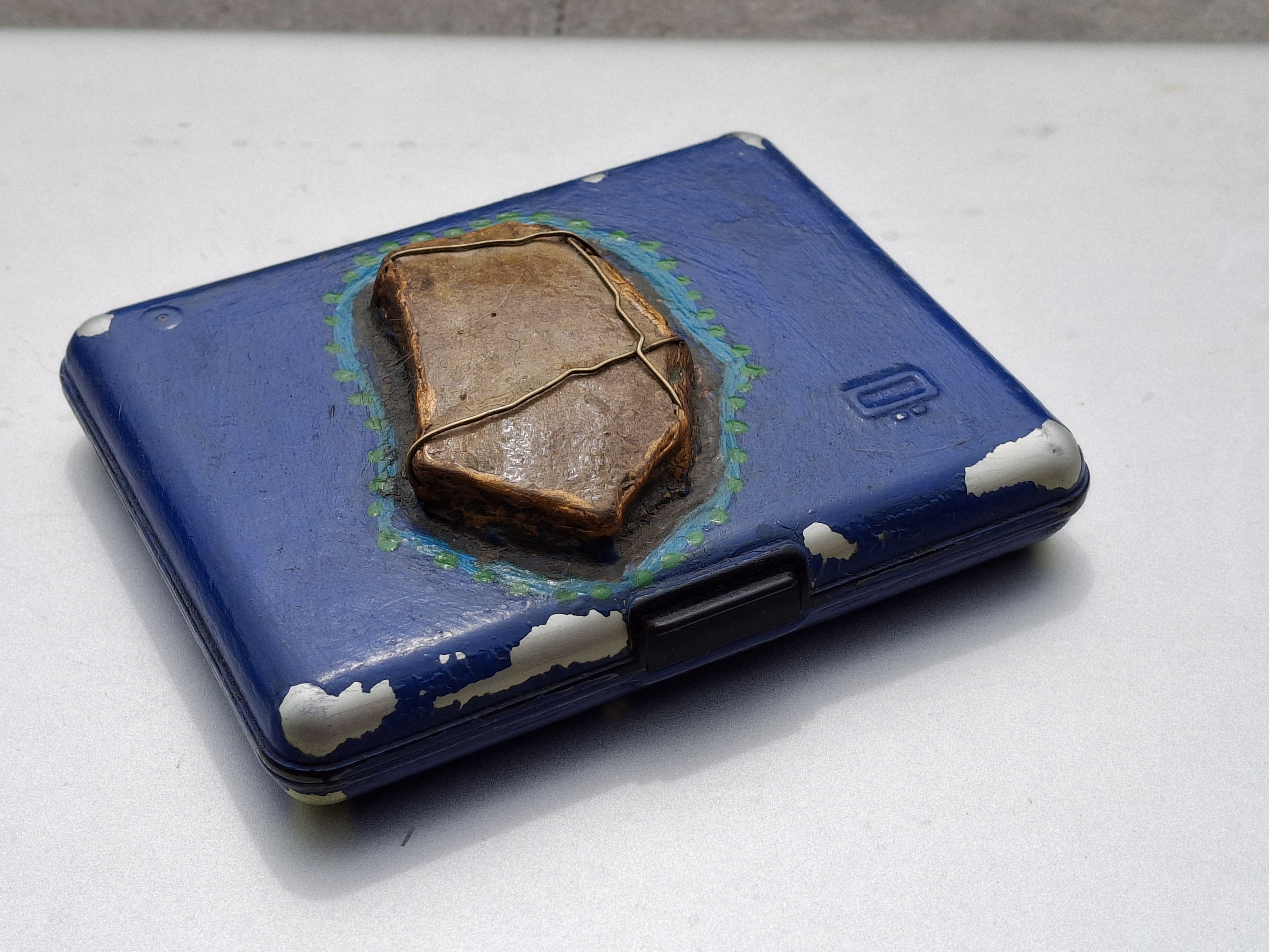 Sigarendoosje, "Eiland in de tijd" gemaakt door Hendrickje. 2005